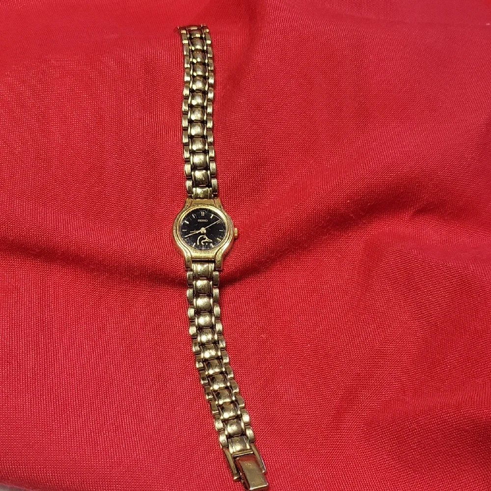 Vintage Seiko Gold Watch with With Duck Head And Black Dial